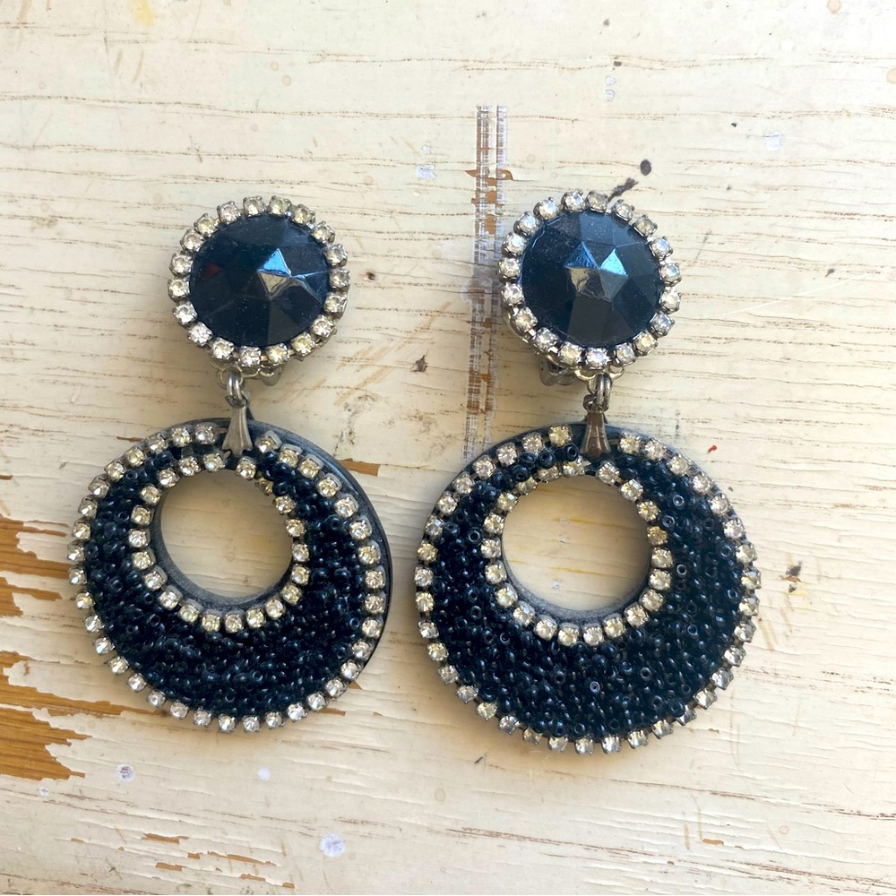 VINTAGE 1980s Black Beads & Silver Rhinestone Retro Clip On Dangle Earrings